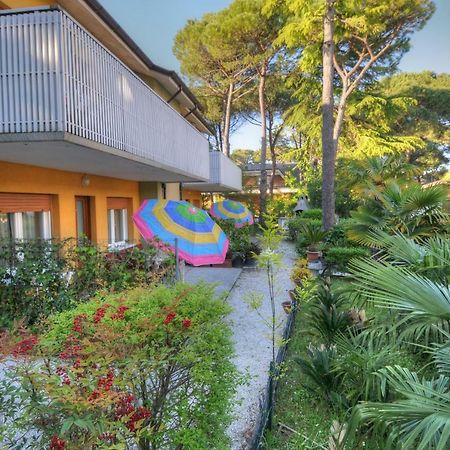 Residence Villa Laura Lignano Sabbiadoro Buitenkant foto
