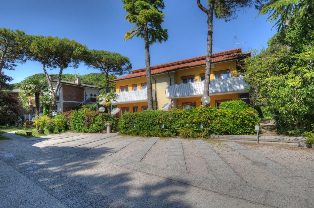 Residence Villa Laura Lignano Sabbiadoro Buitenkant foto