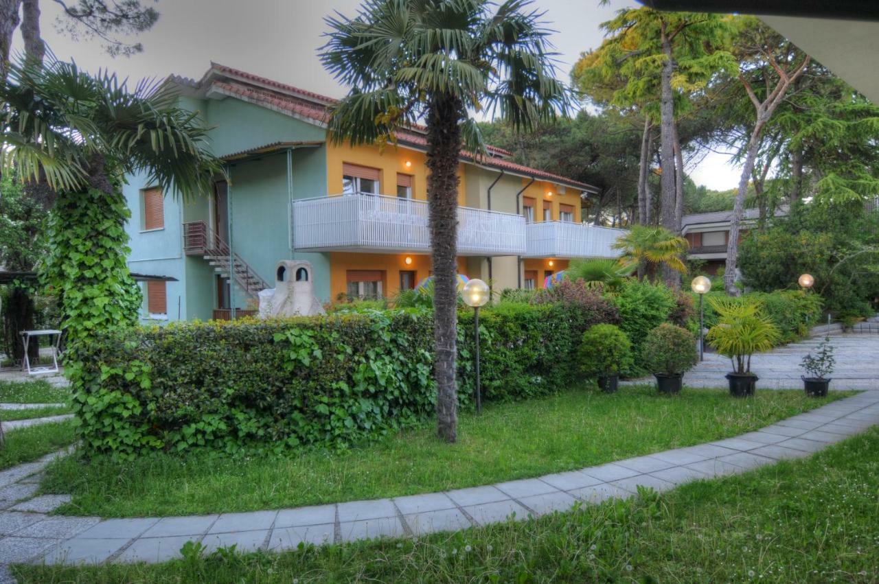 Residence Villa Laura Lignano Sabbiadoro Buitenkant foto