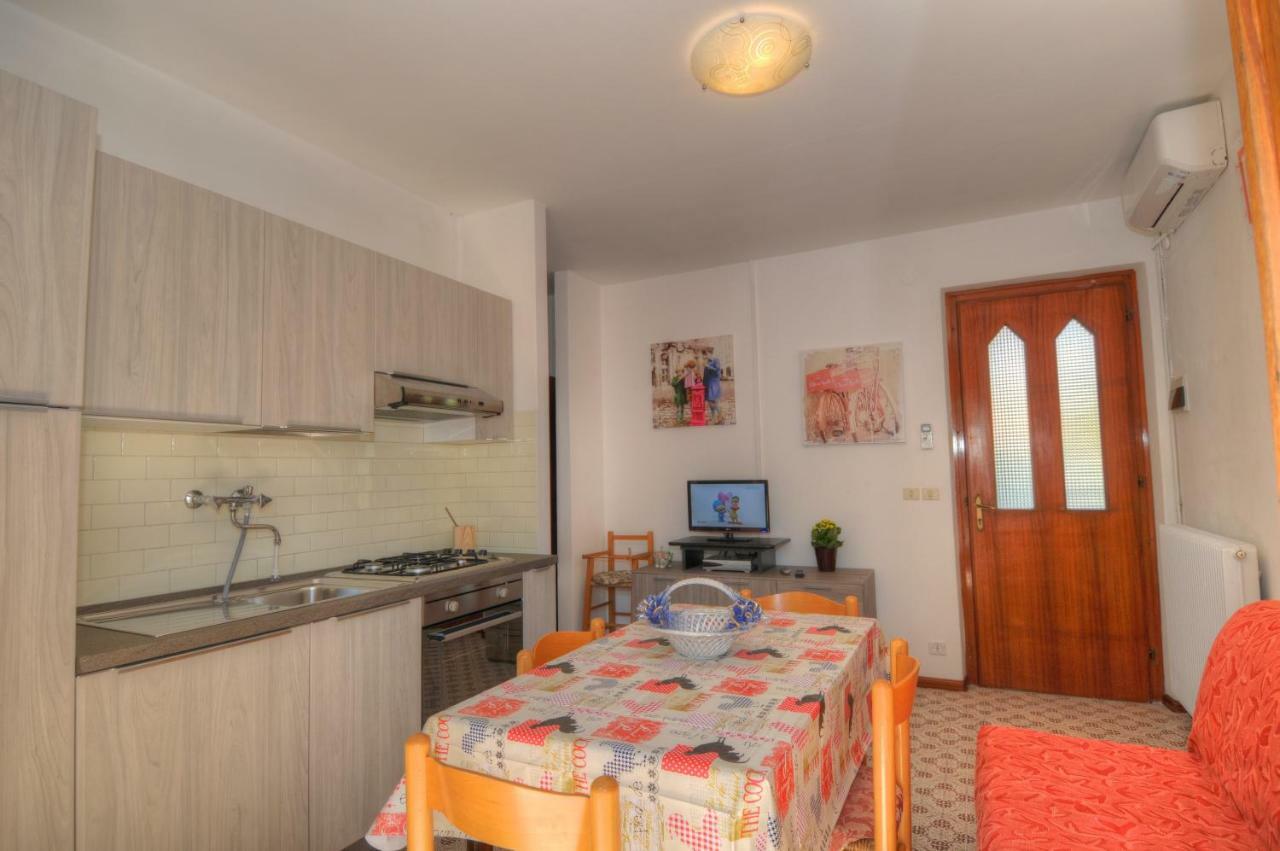 Residence Villa Laura Lignano Sabbiadoro Buitenkant foto