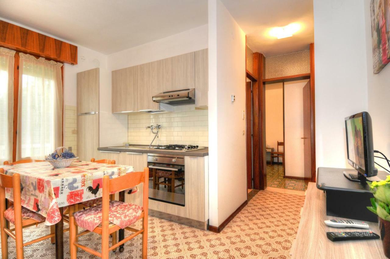 Residence Villa Laura Lignano Sabbiadoro Buitenkant foto