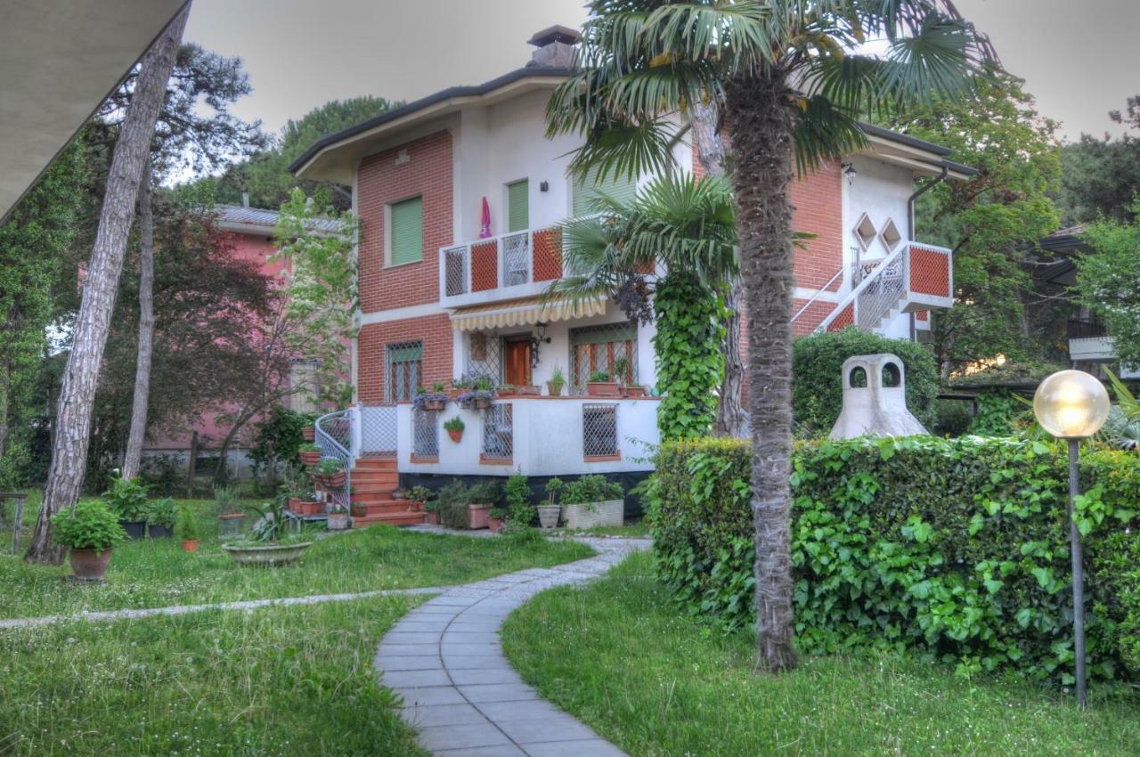 Residence Villa Laura Lignano Sabbiadoro Buitenkant foto