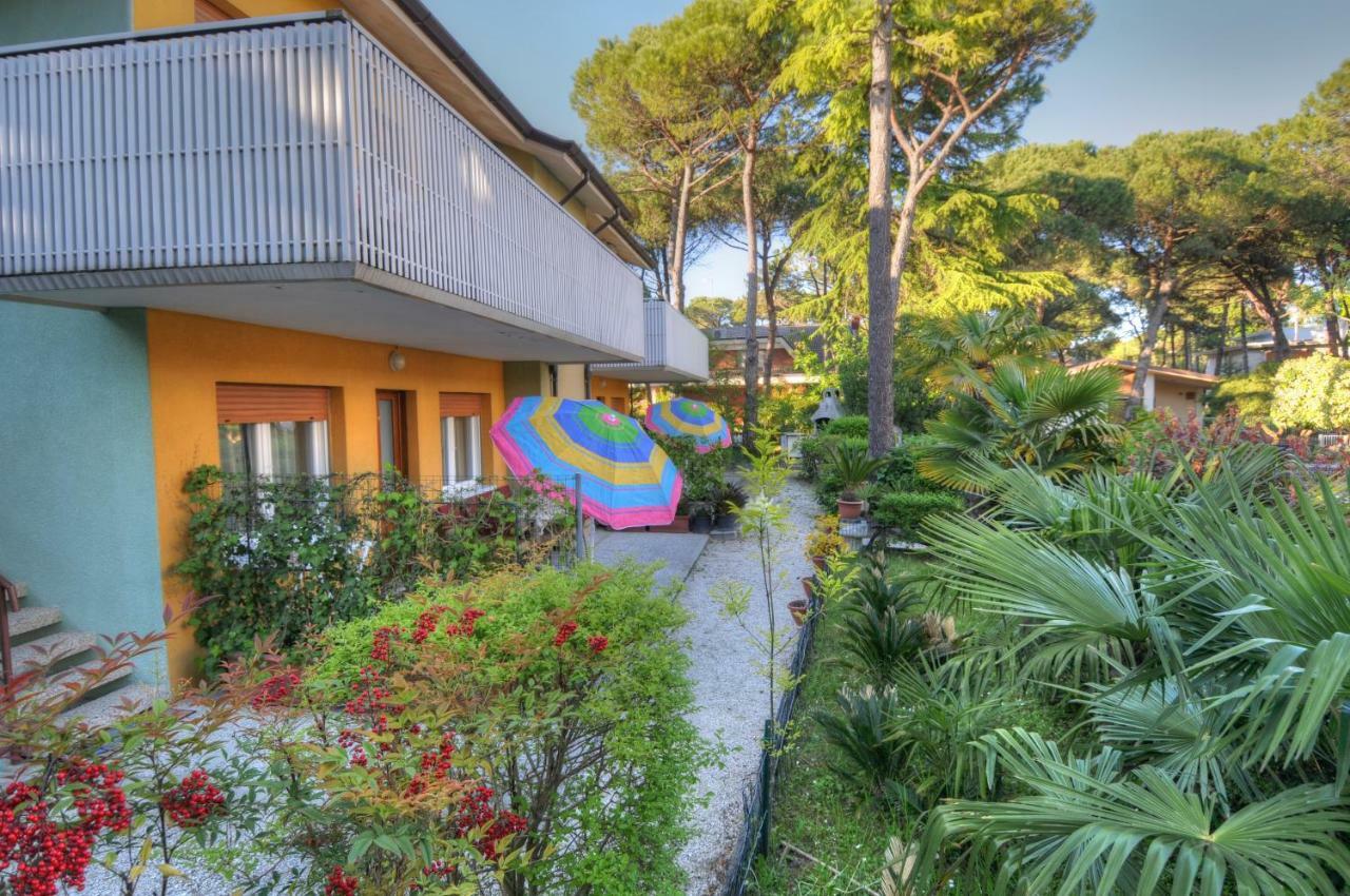 Residence Villa Laura Lignano Sabbiadoro Buitenkant foto